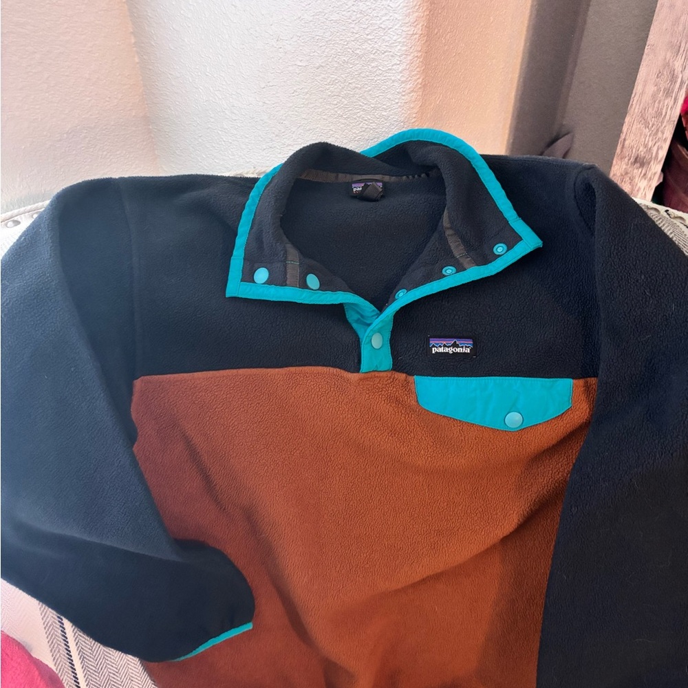 Patagonia Kids Black and Brown Sweater with Teal Details